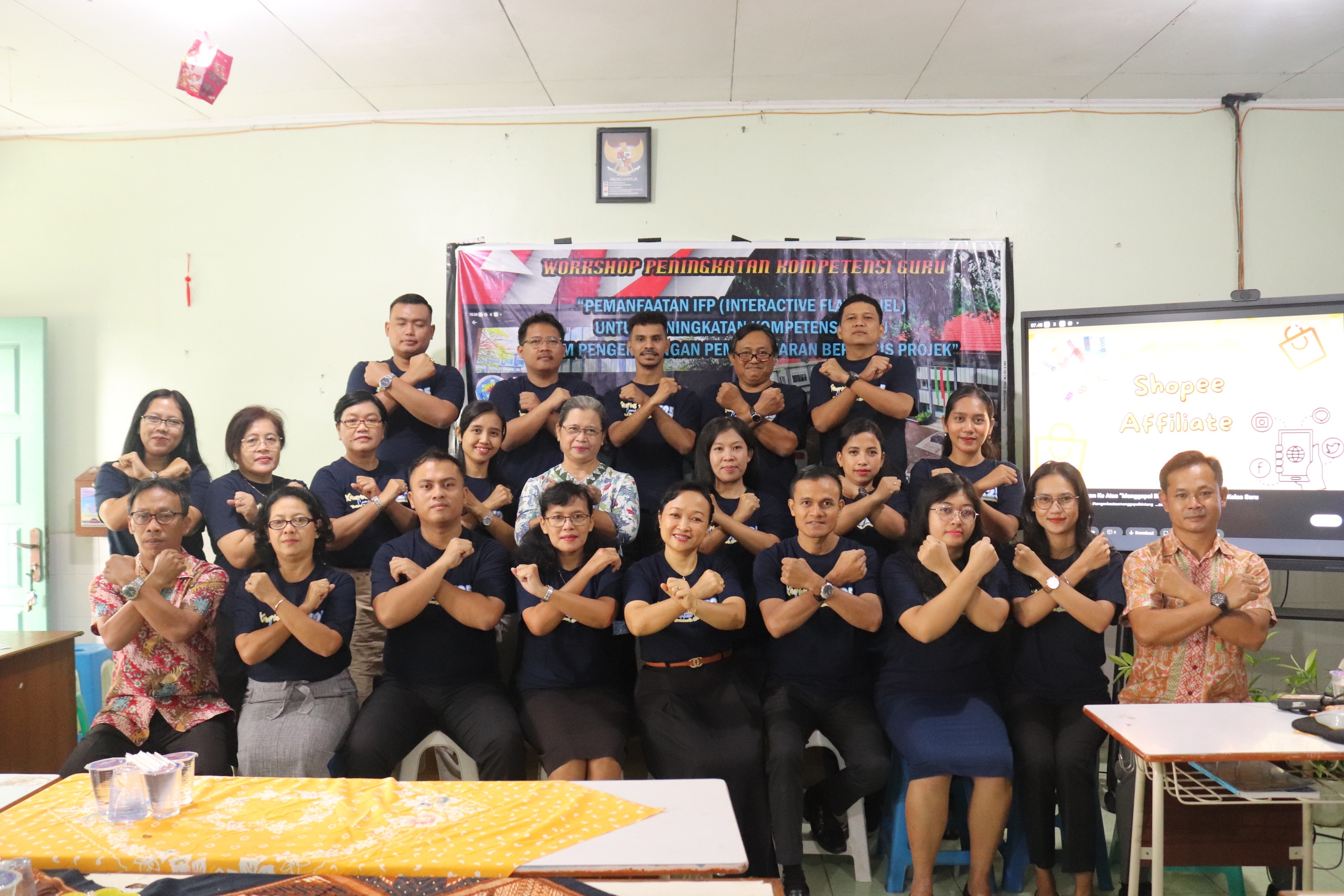 Workshop  “Pemanfaatan  IFT (Interactive Flat Panel) untuk Peningkatan Kompetensi Guru dalam Pengembangan Pembelajaran Berbasis Projek ”.  SMP Xaverius 2 Bandar Lampung.
